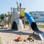 512, Seepark Apartment *