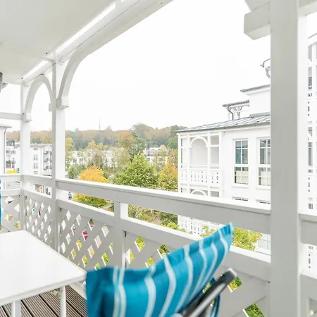 Apartment 512, Seepark *