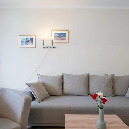 512, Seepark Apartment *